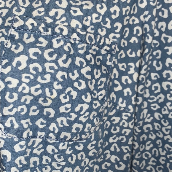 100% Cotton Button Down Top - Picture 2 of 7